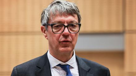 Arndt Geiwitz, Insolvenzverwalter, kommt zur Gläubigerversammlung von Galeria Karstadt Kaufhof. Die Gläubiger des Warenhauskonzerns Galeria Karstadt Kaufhof stellten auf der Versammlung die Weichen für die Zukunft des ums Überleben kämpfenden Traditionsunternehmens. Wichtigster Punkt auf der Tagesordnung war die Abstimmung über den von der Unternehmensführung ausgearbeiteten Insolvenzplan. (zu dpa "Gläubiger entscheiden über Zukunft von Galeria Karstadt Kaufhof") +++ dpa-Bildfunk +++