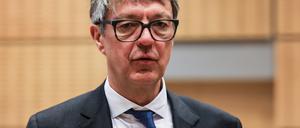 Arndt Geiwitz, Insolvenzverwalter, kommt zur Gläubigerversammlung von Galeria Karstadt Kaufhof. Die Gläubiger des Warenhauskonzerns Galeria Karstadt Kaufhof stellten auf der Versammlung die Weichen für die Zukunft des ums Überleben kämpfenden Traditionsunternehmens. Wichtigster Punkt auf der Tagesordnung war die Abstimmung über den von der Unternehmensführung ausgearbeiteten Insolvenzplan. (zu dpa "Gläubiger entscheiden über Zukunft von Galeria Karstadt Kaufhof") +++ dpa-Bildfunk +++