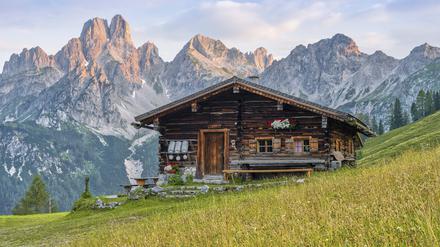 In diese Berghütte möchte jeder Wanderer sofort einkehren.