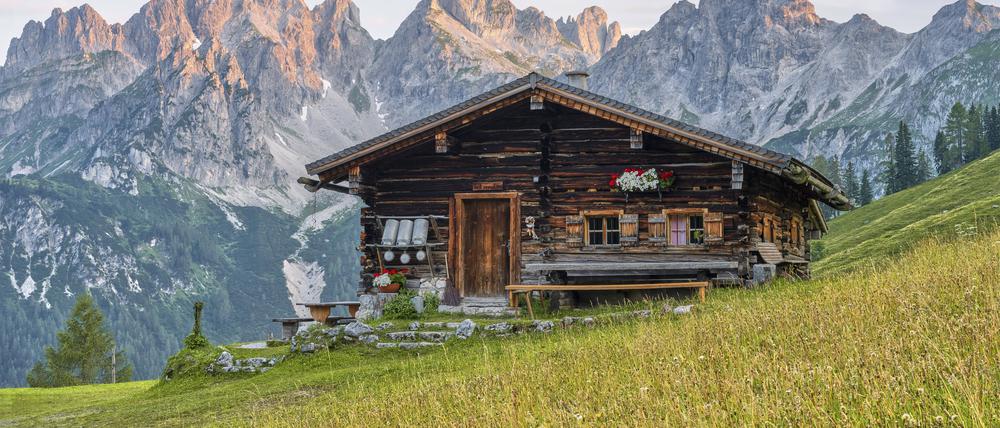 In diese Berghütte möchte jeder Wanderer sofort einkehren.