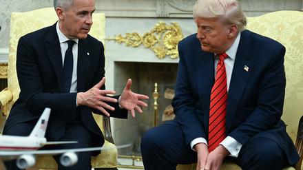 US-Präsident Donald Trump mit Kanadas Premier Mark Carney im Oval Office. 