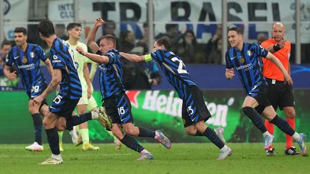Die Inter-Spieler feiern den Einzug ins Finale der Champions League.