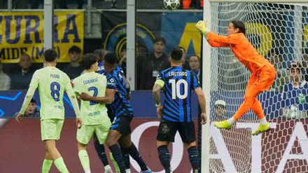 Inter-Torwart Yann Sommer (r.) zeigte gegen Barcelona eine starke Leistung.