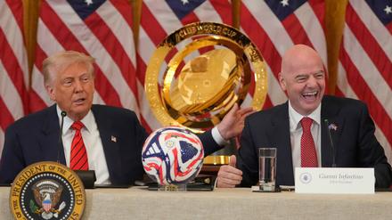 US-Präsident Donald Trump und FIFA-Präsident Gianni Infantino bei einem Termin im Weißen Haus.