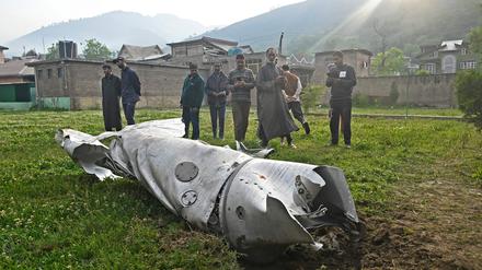 Das Foto soll einen von Pakistan abgeschossenen indischen Kampfjet zeigen.