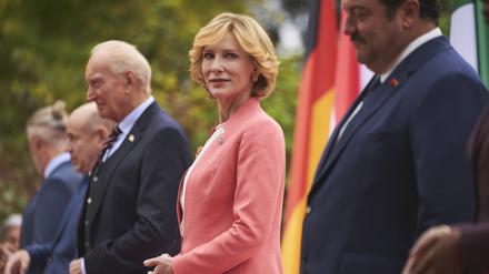 Cate Blanchett als Angela Merkel