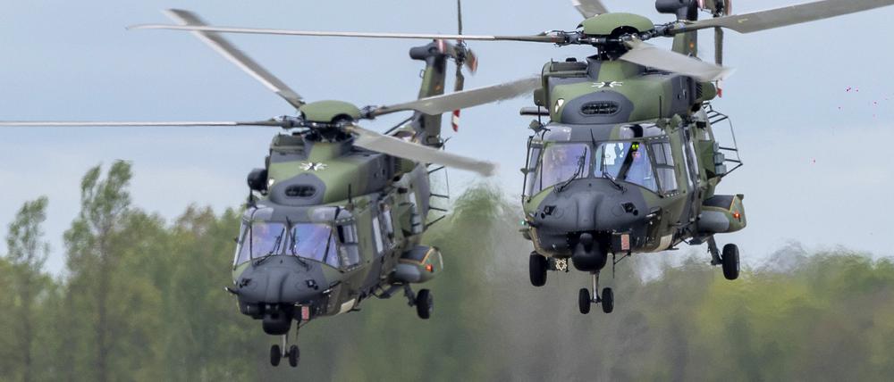 Transporthubschrauber der deutschen Luftwaffe am 6. Mai bei der Nato-Militärübung „Griffin Lightning 2025“ in Litauen.