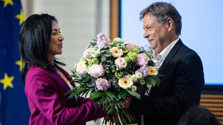 Amtsübergabe im Bundeswirtschaftsministerium: Katherina Reiche (CDU) folgt auf Robert Habeck (Grüne).