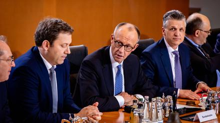 Auch die erste Kabinettssitzung am Dienstagabend fand wegen des nötig gewordenen zweiten Wahlgangs viel später statt als geplant.