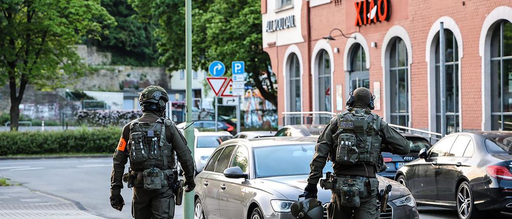 Eine Razzia gegen mutmaßliche Drogen- und Waffenhändler in vier Bundesländern hat auch ein Mehrfamilienhaus in Hagen in den Fokus genommen. 