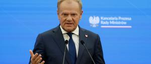 Poland's Prime Minister Donald Tusk speaks during a joint press conference with Germany's newly elected Chancellor in Warsaw on May 7, 2025. Germany's new Chancellor Merz visits Poland following his visit to France on May 7, on a mission to boost ties with the European neighbours in turbulent times. (Photo by Wojtek RADWANSKI / AFP)