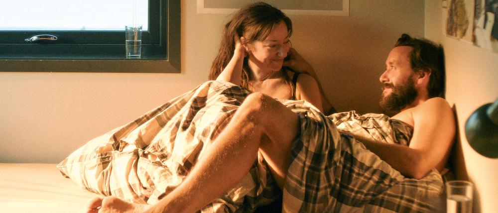 Andrea Braein Hovig (l) als Marianne und Thomas Gullestad als Ole in einer Szene des Films.