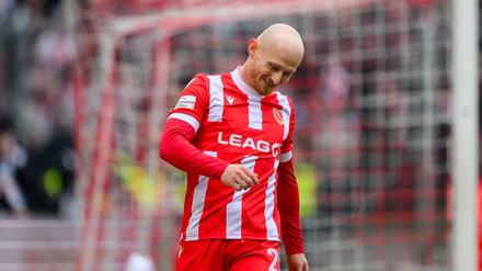 Kurz vor dem brisanten Duell mit Hansa Rostock suspendiert Energie Cottbus Maximilian Kraus. 