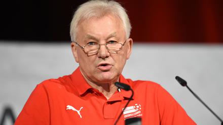 Möhlmann hat die vielen Trainer-Entlassungen kritisiert.