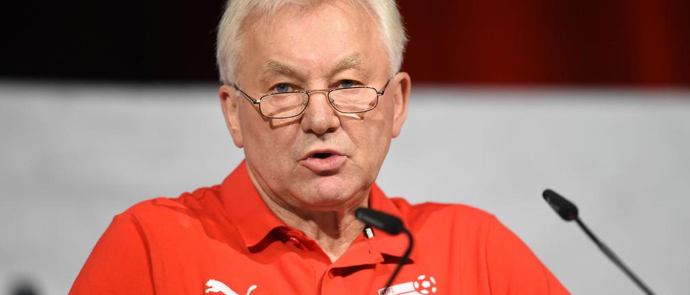 Möhlmann hat die vielen Trainer-Entlassungen kritisiert.