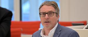 Björn Lüttmann stellt sich hinter seine Parteikollegin und Innenministerin Katrin Lange (SPD).