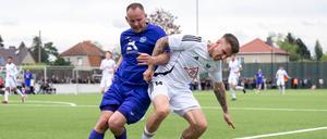 Mahlsdorf (li. Christoph Zorn gegen Tim Häußler) und Preussen trafen sich zuletzt im Halbfinale des Berliner Pokals. Die Eintracht gewann 4:2 nach Verlängerung.   