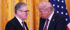 Der britische Premier Starmer (l.) war und US-Präsident Trump im Februar. (Archivbild)