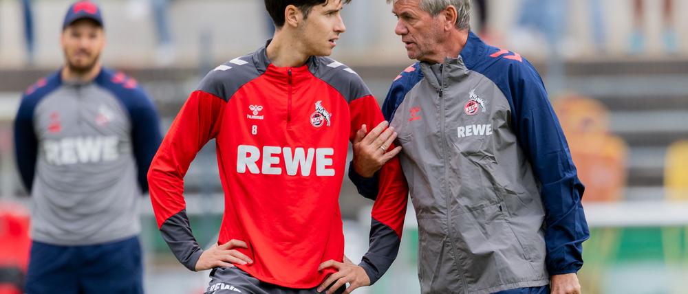 Guter Draht zu den Spielern: Funkel beim FC-Training.