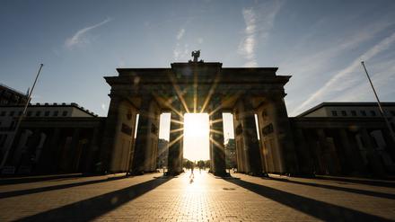 Vor dem Brandenburger Tor sollen die olympischen Beachvolleyball-Wettbewerbe stattfinden. (Archivbild)