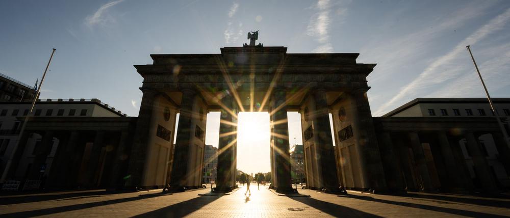Vor dem Brandenburger Tor sollen die olympischen Beachvolleyball-Wettbewerbe stattfinden. (Archivbild)