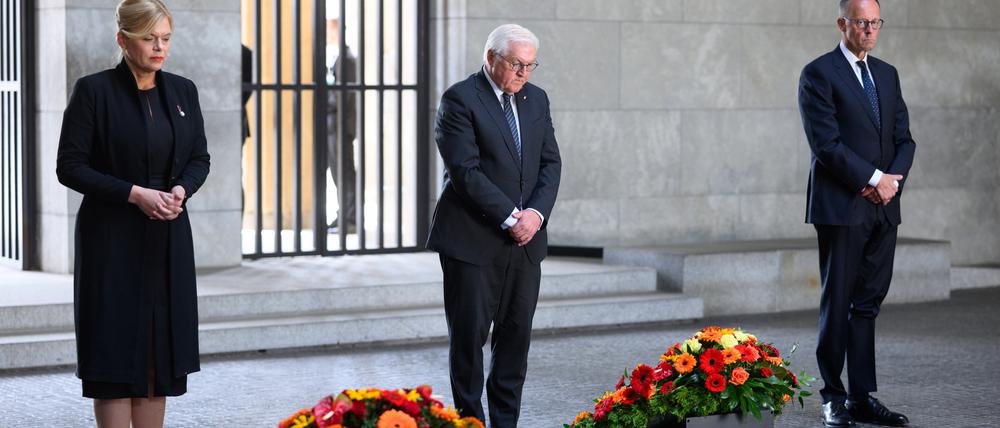 Bundespräsident Frank-Walter Steinmeier (M.)