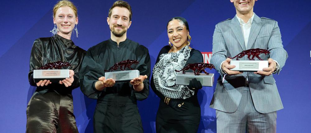 Die Preisträger Dana Herfurth (l-r), Bernhard Wenger, Tua El-Fawwal und Enzo Brumm.