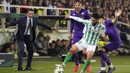 Intensives Duell: Betis-Spielmacher Isco behauptet den Ball.