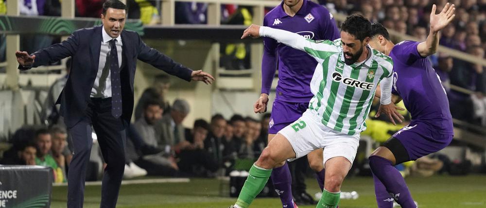 Intensives Duell: Betis-Spielmacher Isco behauptet den Ball.