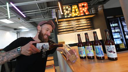 Potsdams kleinste Brauerei: „Kessel und Kelle“ im PCT-Technologie-Zentrum. Sie wird jetzt um eine Bar mit Außenplätzen erweitert.