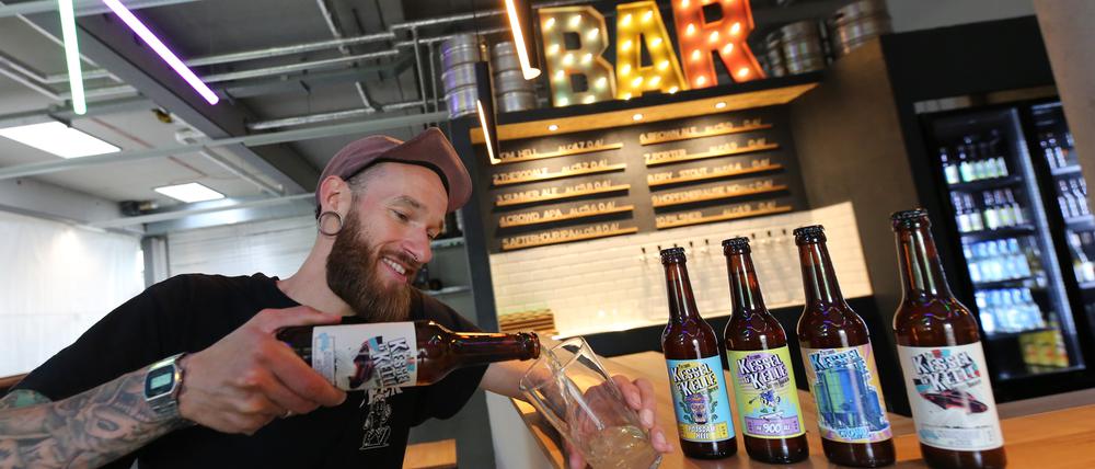 Potsdams kleinste Brauerei: „Kessel und Kelle“ im PCT-Technologie-Zentrum. Sie wird jetzt um eine Bar mit Außenplätzen erweitert.