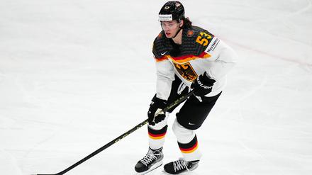Die Nummer 53 trägt Seider in Detroit und für die deutsche Nationalmannschaft.
