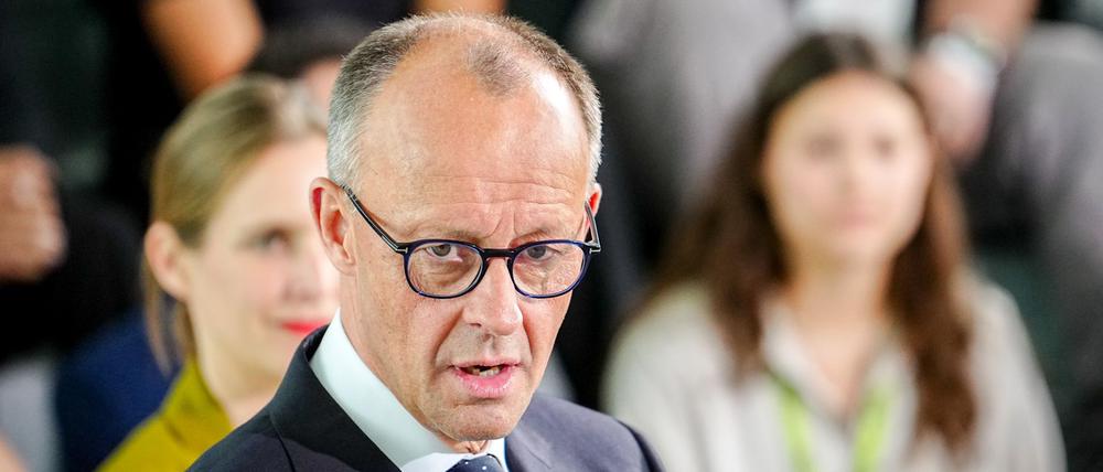 Opfer von Fake News: Eine Webseite verbreitet Falschinformationen unter dem Namen von Bundeskanzler Friedrich Merz (CDU).