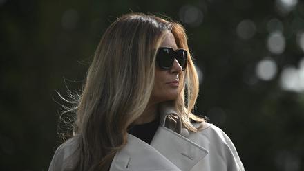 First Lady Melania Trump hält sich bedeckt.