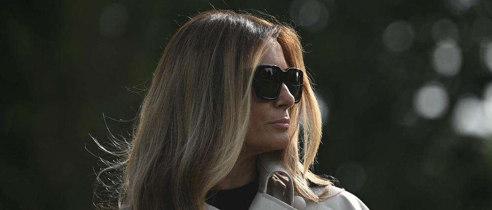 First Lady Melania Trump hält sich bedeckt.