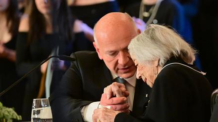 Berlins Regierender Bürgermeister und Margit Friedländer. (Foto Archiv)