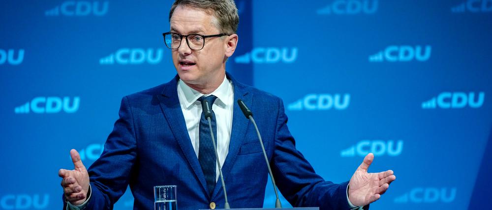 Der CDU-Generalsekretär Carsten Linnemann spricht vor Journalisten.