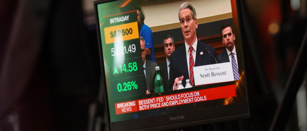Scott Bessent ist im Fernsehen zu sehen.