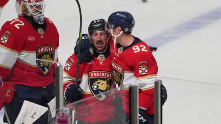 Brad Marchand (Mitte) erzielte für die Florida Panthers den Siegtreffer in der Overtime gegen die Toronto Maple Leafs.