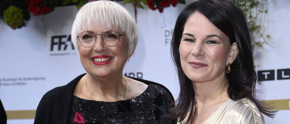 Claudia Roth und Annalena Baerbock bei der 75. Verleihung des Deutschen Filmpreises.