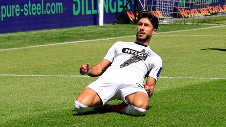 Muhammed Damar feiert das zwischenzeitliche 2:0 der SV Elversberg gegen Eintracht Braunschweig.