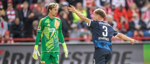 Frederik Rönnow (links) parierte einige Male stark, konnte den klaren Sieg der Heidenheimer (im Bild Jan Schöppner) aber nicht verhindern. 