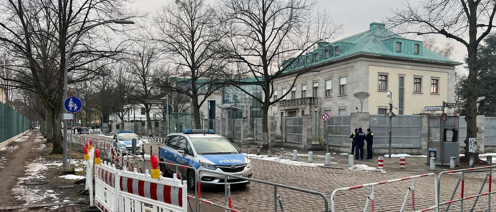 Ein 18-Jähriger soll einen Anschlag auf die israelische Botschaft geplant haben - er sitzt seit fast drei Monaten in U-Haft. (Archivbild)