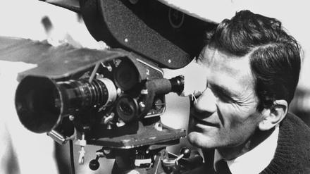 Der italienische Filmregisseur Pier Paolo Pasolini in den 60er Jahren bei Dreharbeiten - sein Film „Die 120 Tage von Sodom“ wird 1975 zu einem der größten Skandale der Kinogeschichte.