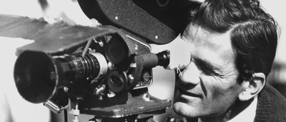Der italienische Filmregisseur Pier Paolo Pasolini in den 60er Jahren bei Dreharbeiten - sein Film „Die 120 Tage von Sodom“ wird 1975 zu einem der größten Skandale der Kinogeschichte.