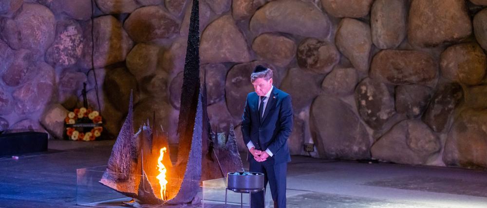 Einer der ersten Wege von Außenminister Johann Wadephul führte nach Jerusalem, wo er in Yad Vashem der von Nazi-Deutschland ermordeten sechs Millionen Jüdinnen und Juden gedachte.