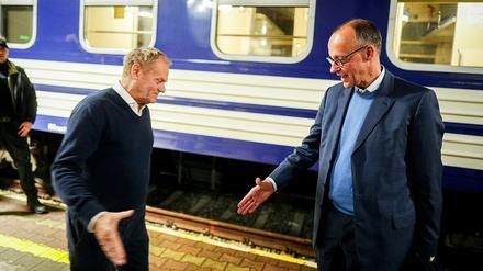 Bundeskanzler Friedrich Merz und Polens Premier Donald Tusk auf der gemeinsamen Reise nach Kiew.
