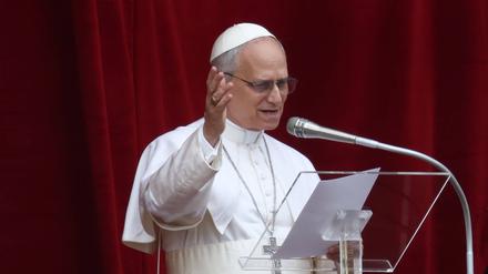 Papst Leo XIV. sparch am Sonntag erstmals das Gebet Regina Coeli von der Mittelloggia des Petersdoms. 