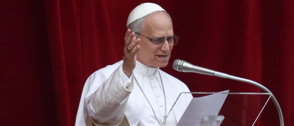 Papst Leo XIV. sparch am Sonntag erstmals das Gebet Regina Coeli von der Mittelloggia des Petersdoms.