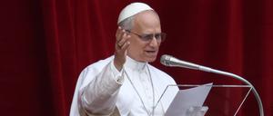 Papst Leo XIV. sparch am Sonntag erstmals das Gebet Regina Coeli von der Mittelloggia des Petersdoms. 